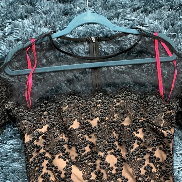 BETSEY JOHNSON ILLUSIONS LACE BLACK/NUDE SHEATH DRESS size 6 - Picture 6 of 8